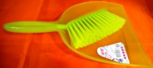 Manya Dust Pan With Brush 
